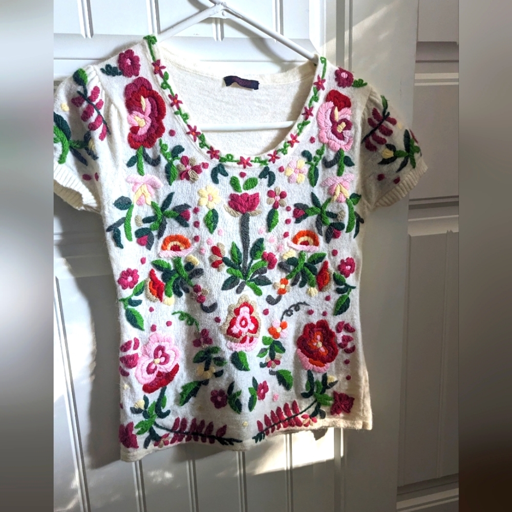 White top w/ embroidered colorful florals size:small